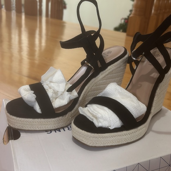 CALL IT SPRING - GAGA US 7 - Picture 3 of 4